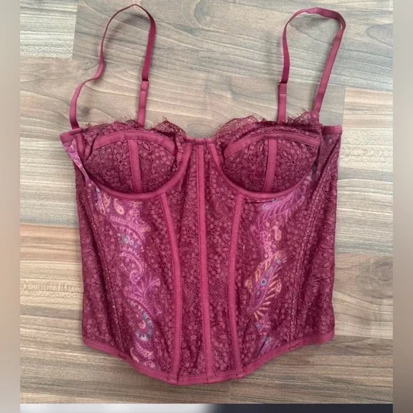 Urban Outfitters Burgundy Lace Crop Top - Picture 1 of 3